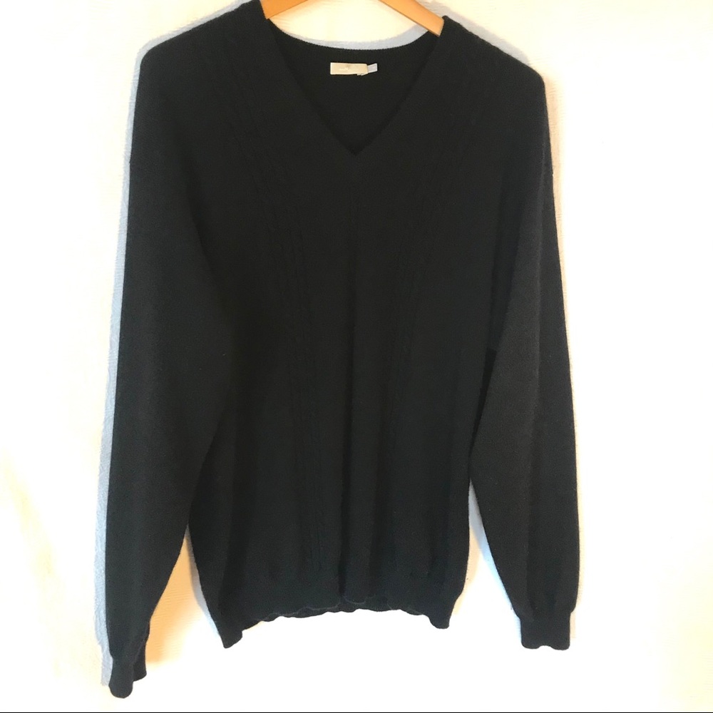 Men’s black pure cashmere Vneck sweater. Med EUC